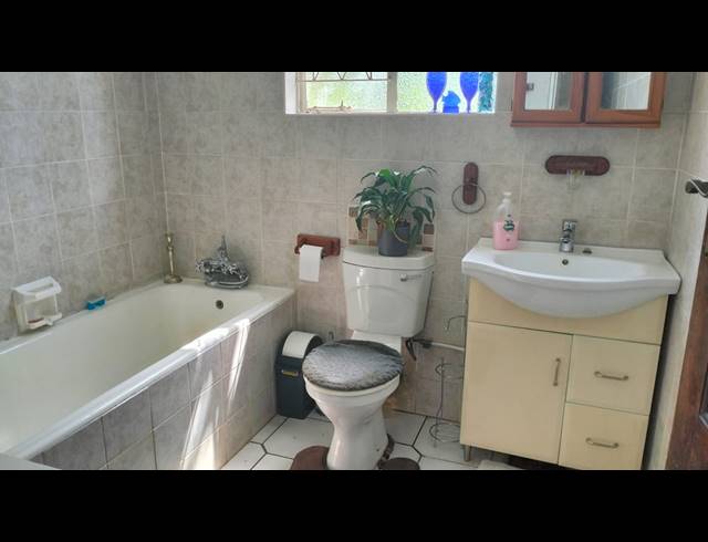 4 BEDROOM HOUSE FOR SALE IN PRESTBURY
